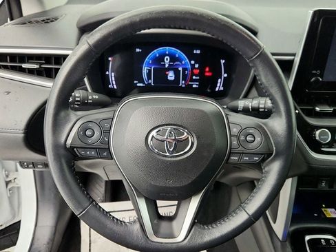 Used 2023 Toyota Corolla Cross XLE image 12