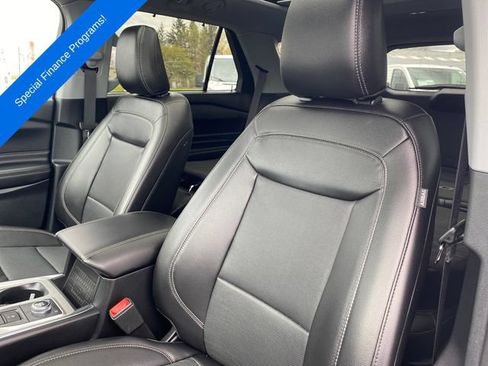 Used 2022 Ford Explorer Limited w/ Class IV Trailer Tow Package AWD/4WD image 10