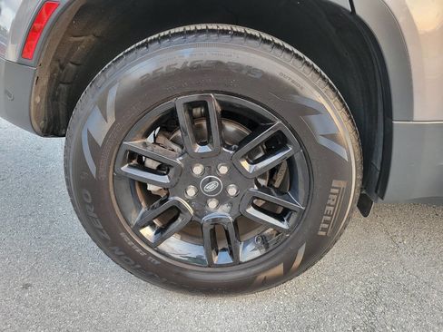 Used 2024 Land Rover Defender 110 S image 15