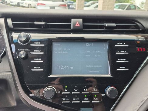 Used 2018 Toyota Camry LE FWD image 17