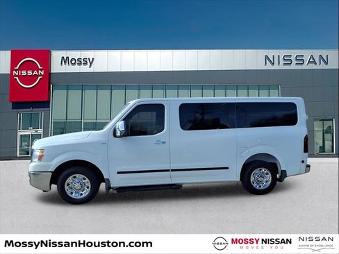 Used 2013 Nissan NV 3500 SL w/ Technology Pkg image 4