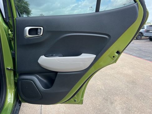 Used 2024 Hyundai Venue SEL image 14