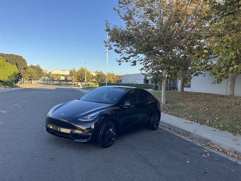 Used 2021 Tesla Model Y Performance image 8