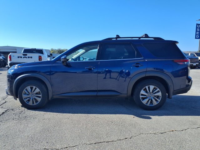 Used 2024 Nissan Pathfinder SV FWD image 4