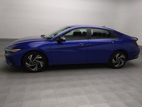 Used 2025 Hyundai Elantra Sport FWD image 2