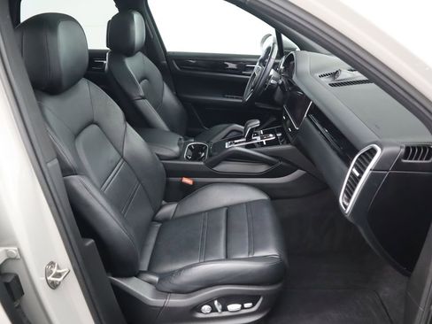 Used 2021 Porsche Cayenne image 21