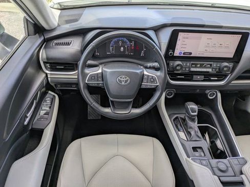 Used 2024 Toyota Grand Highlander XLE image 16