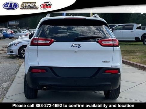 Used 2018 Jeep Cherokee Latitude FWD image 6