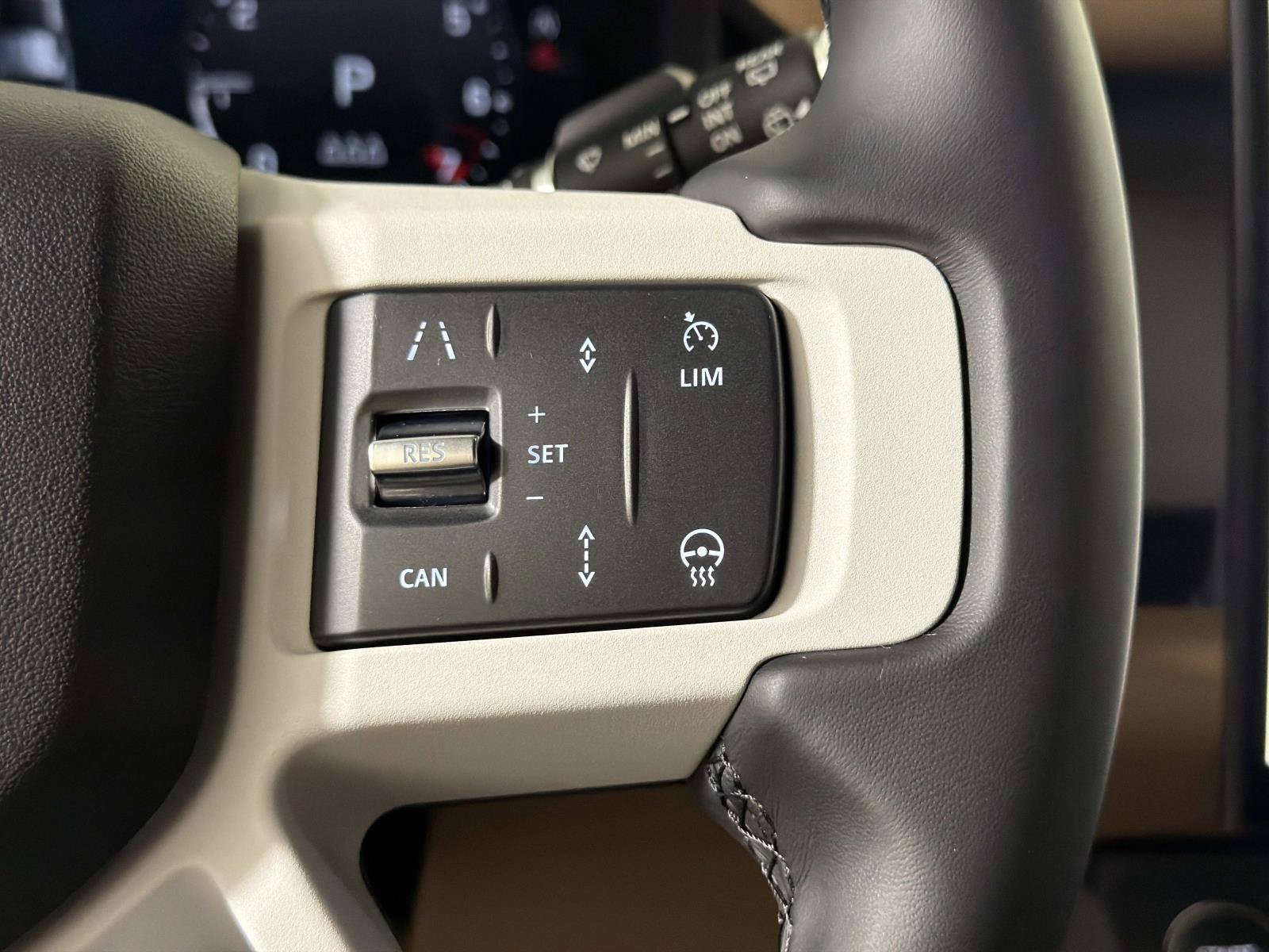 New 2026 Land Rover Defender 110 X-Dynamic SE AWD/4WD image 29