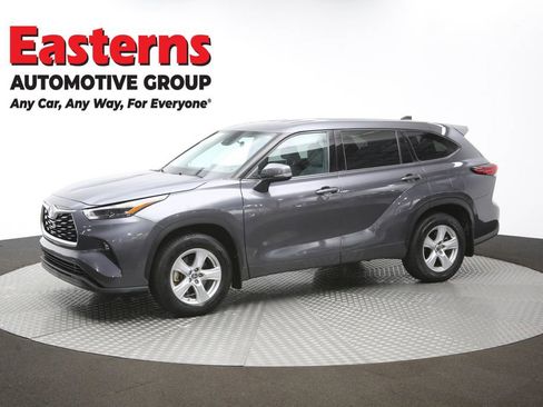 Used 2022 Toyota Highlander LE image 58
