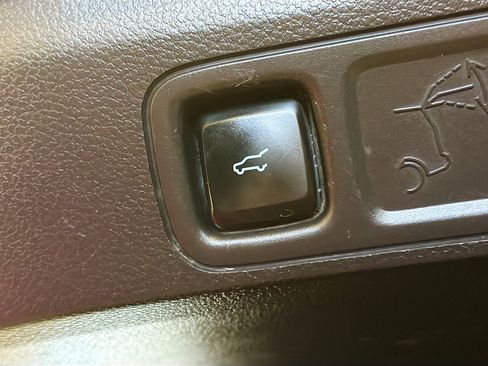 Used 2024 Ford Expedition Limited image 32