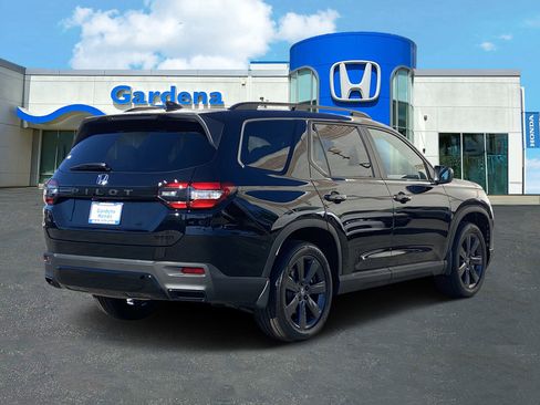 New 2026 Honda Pilot Sport image 6