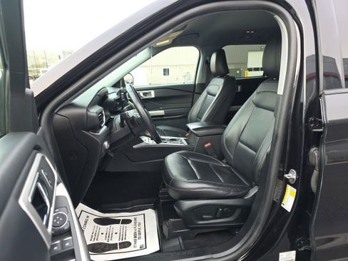 Used 2021 Ford Explorer XLT w/ Equipment Group 202A AWD/4WD image 12