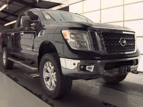 Used 2017 Nissan Titan SV AWD/4WD image 4