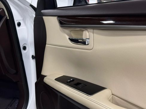 Used 2016 Lexus ES 350 w/ Premium Package w/Wood Trim FWD image 44