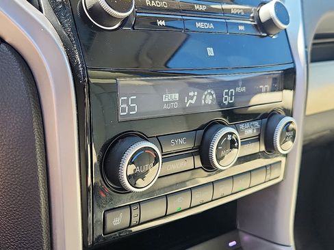 Used 2022 Subaru Ascent Limited w/ Technology Package image 18