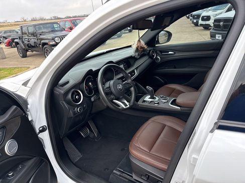 Used 2022 Alfa Romeo Stelvio Ti image 20