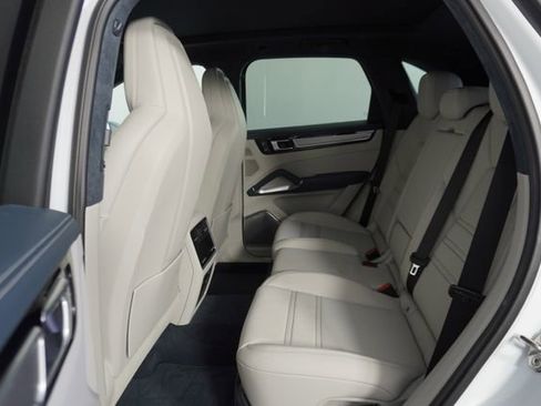 Used 2022 Porsche Cayenne Turbo AWD/4WD image 10