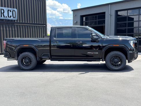 Used 2025 GMC Sierra 3500 AT4 w/ AT4 Premium Plus Package AWD/4WD image 3