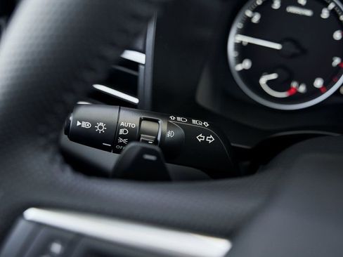 Used 2025 Mitsubishi Outlander SE image 37