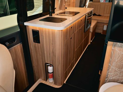 Used 2022 Mercedes-Benz Sprinter 3500 image 13