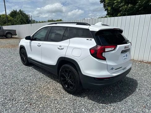 Used 2022 GMC Terrain SLE w/ Driver Convenience Package FWD image 3