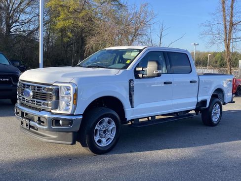 Used 2025 Ford F250 XLT image 3
