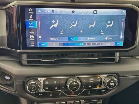 Used 2024 Jeep Gladiator Mojave w/ Convenience Group AWD/4WD image 15