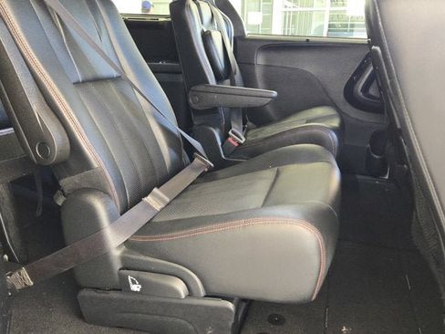 Used 2017 Dodge Grand Caravan GT FWD image 6
