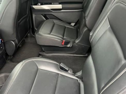 Used 2022 Ford Explorer XLT w/ Equipment Group 202A RWD image 14