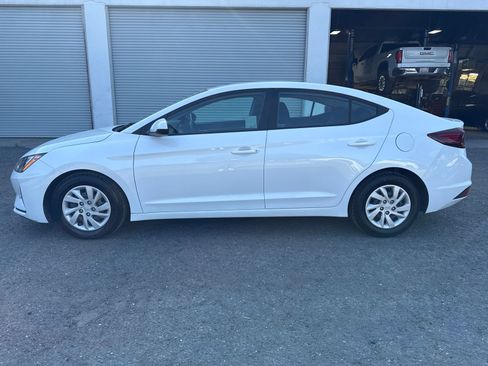 Used 2020 Hyundai Elantra SE w/ Cargo Package (C1) FWD image 2