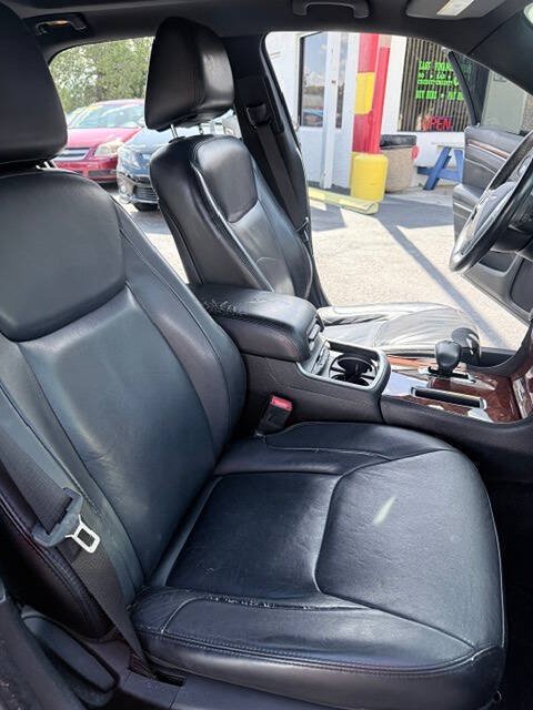 Used 2014 Chrysler 300 RWD image 13