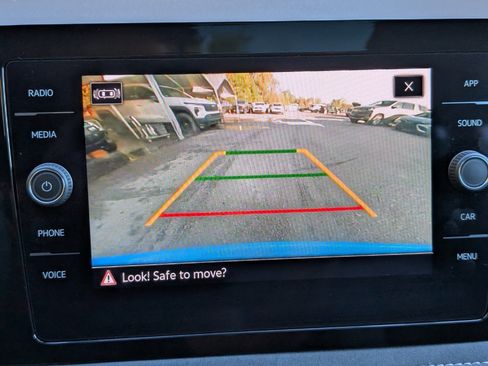 Used 2025 Volkswagen Taos SE image 27