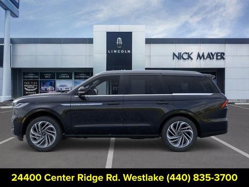 New 2025 Lincoln Navigator Reserve image 3