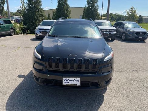 Used 2018 Jeep Cherokee Latitude w/ Altitude Package AWD/4WD image 9
