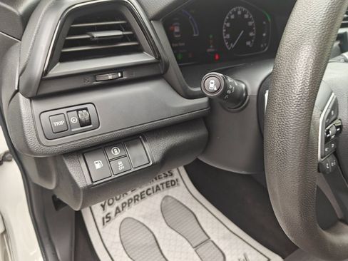 Used 2019 Honda Insight EX image 11