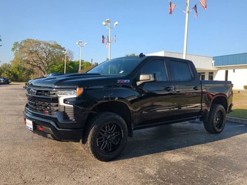 Used 2025 Chevrolet Silverado 1500 LT Trail Boss w/ Convenience Package II image 8