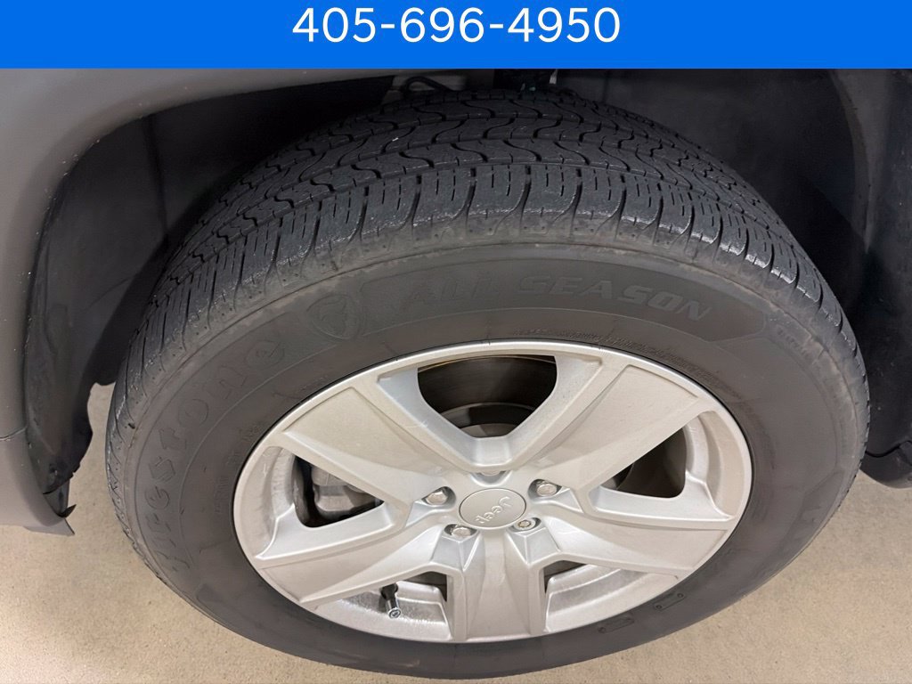 Used 2022 Jeep Compass Latitude w/ Convenience Group AWD/4WD image 2