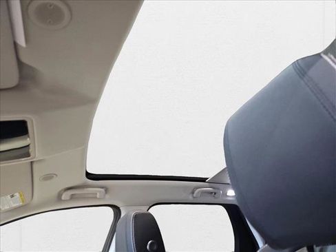 New 2025 Land Rover Discovery Sport S image 28