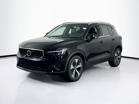 Used 2023 Volvo XC40 B4 Plus w/ Driver Assist Package image 1