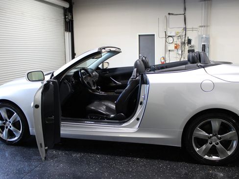 Used 2010 Lexus IS 350C w/ Luxury Pkg RWD image 37