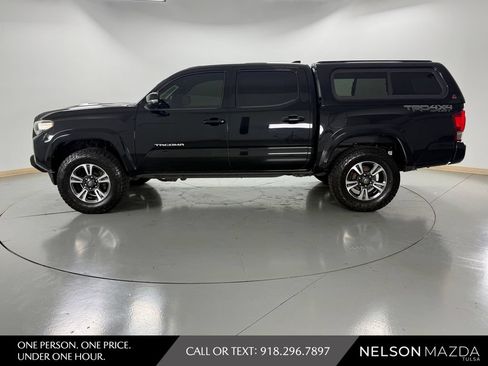 Used 2016 Toyota Tacoma TRD Sport w/ Towing Package AWD/4WD image 9