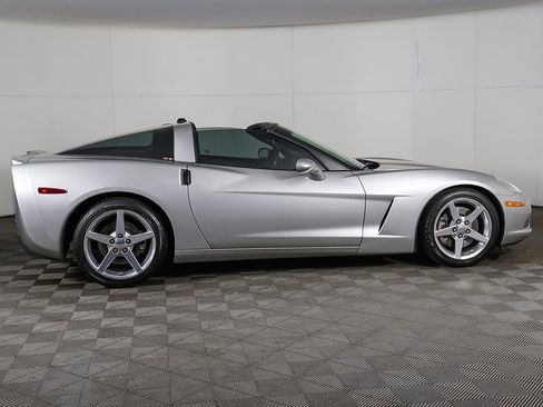 Used 2005 Chevrolet Corvette Coupe w/ Preferred Equipment Group RWD image 21