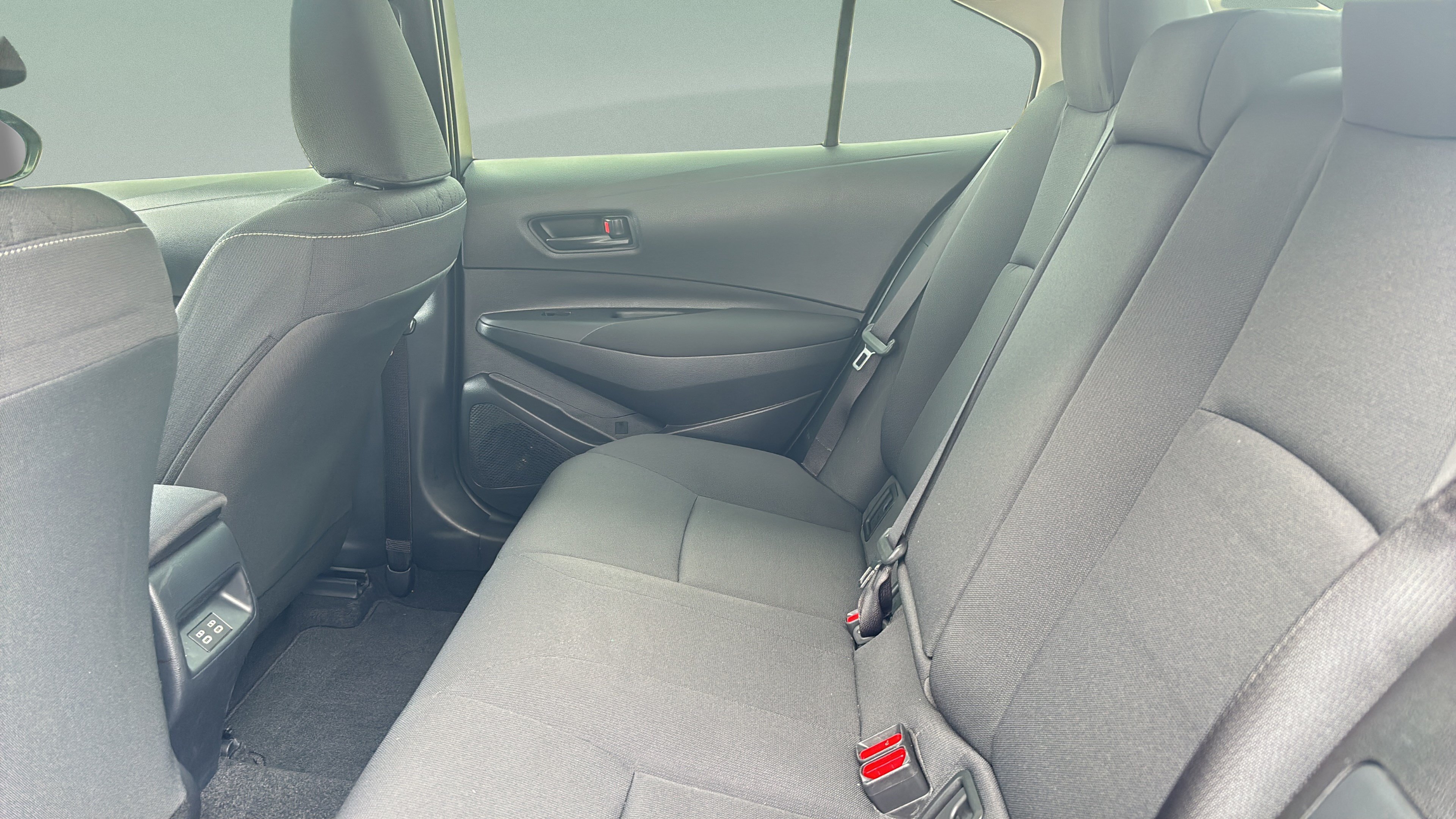 Used 2025 Toyota Corolla LE FWD image 14