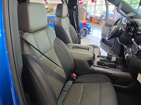 Used 2022 Chevrolet Silverado 1500 ZR2 w/ Technology Package AWD/4WD image 28
