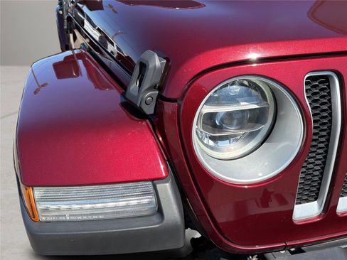 Used 2021 Jeep Wrangler Unlimited Sahara image 9