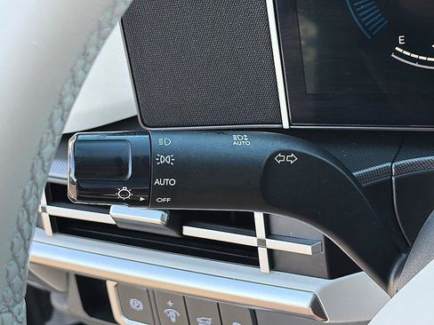 Certified 2025 Hyundai Santa Fe SE FWD image 20