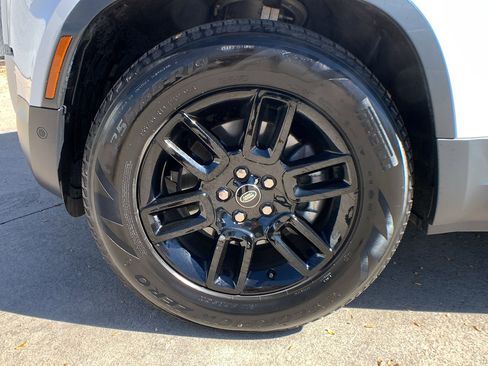 Used 2024 Land Rover Defender 110 S image 9