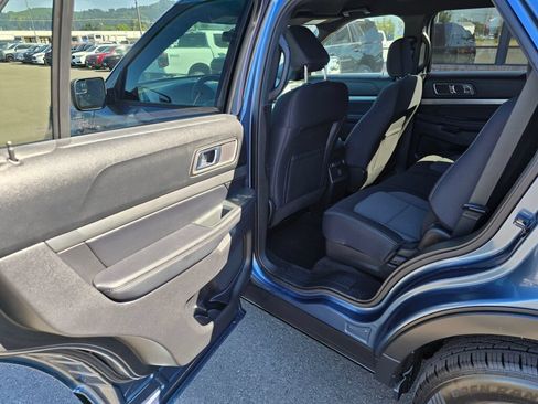 Used 2018 Ford Explorer XLT AWD/4WD image 11