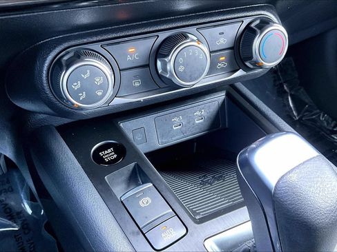 Used 2025 Nissan Kicks SV FWD image 32